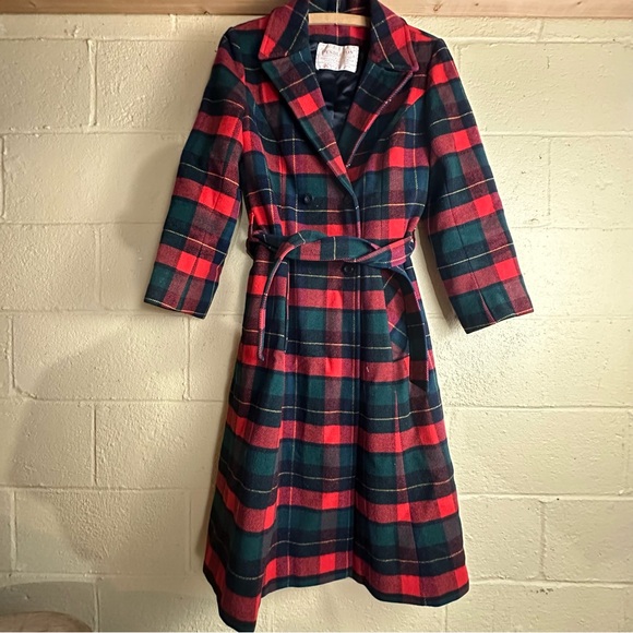 Vintage Pendleton Red and Green Plaid 100% wool Coat - Picture 5 of 14